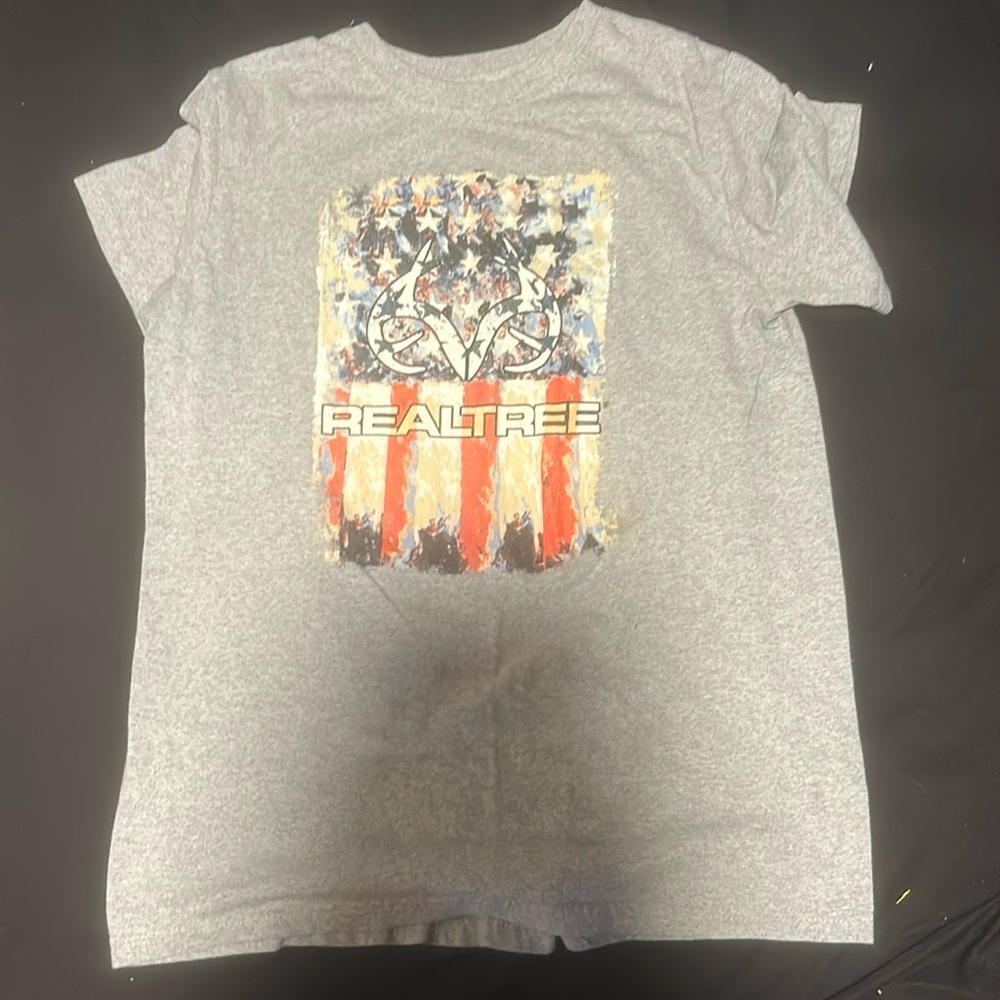 Worn grey t shirt still looks like new